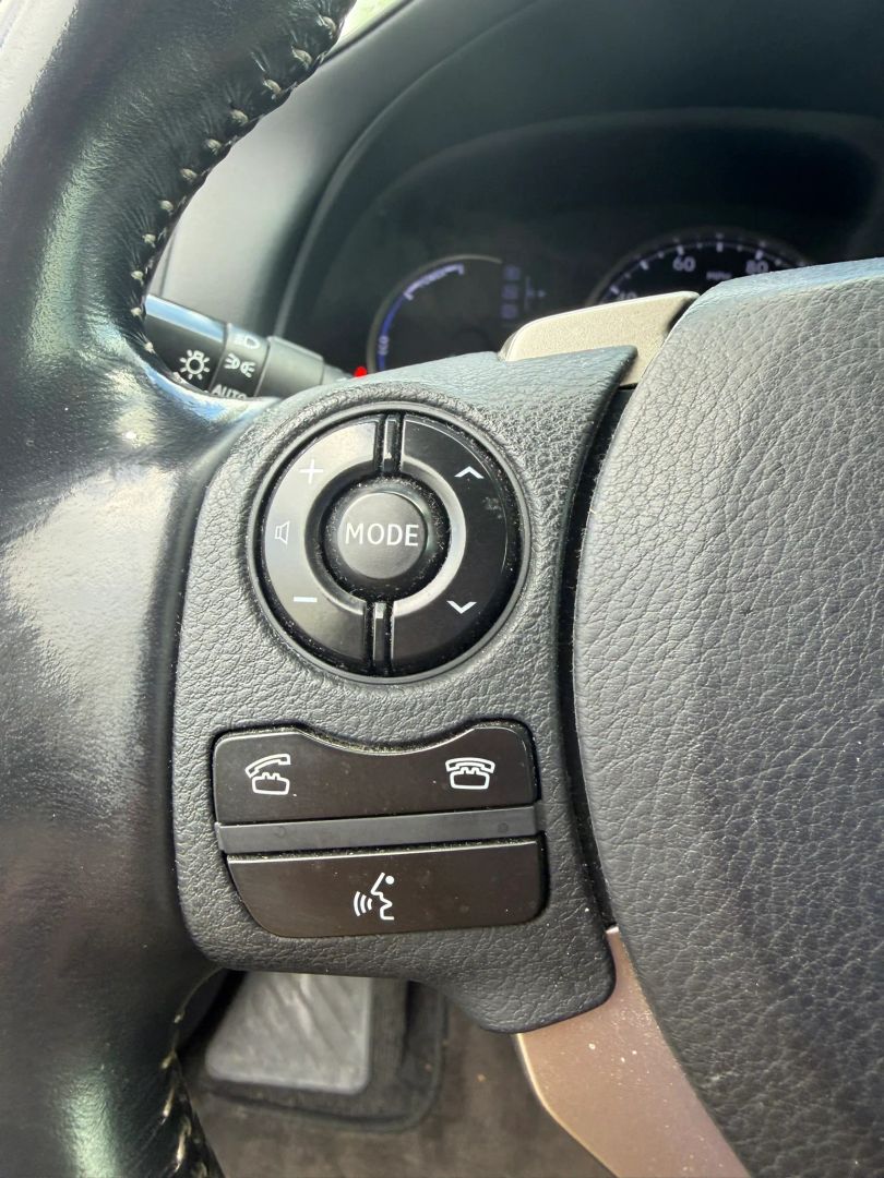 Photo 28 of this Lexus CT 200h