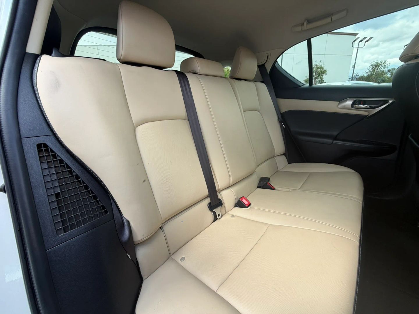 Photo 31 of this Lexus CT 200h