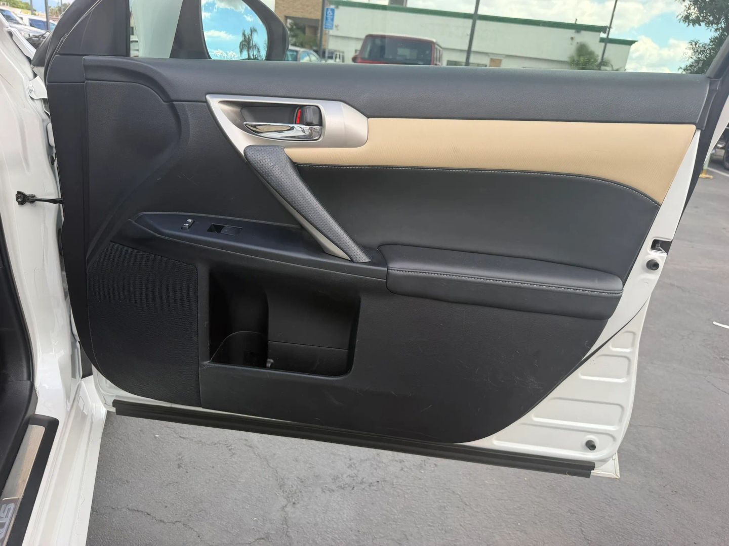 Photo 35 of this Lexus CT 200h