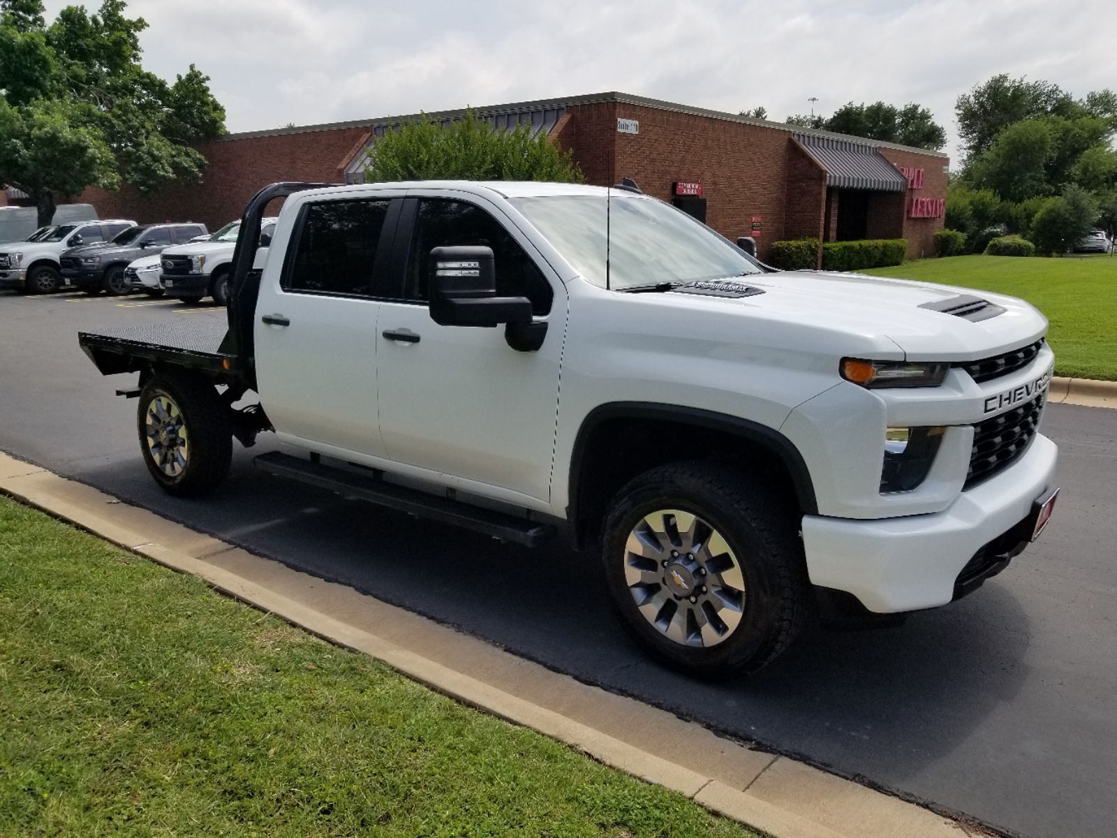 2022 Chevrolet Silverado 2500HD Custom photo 2