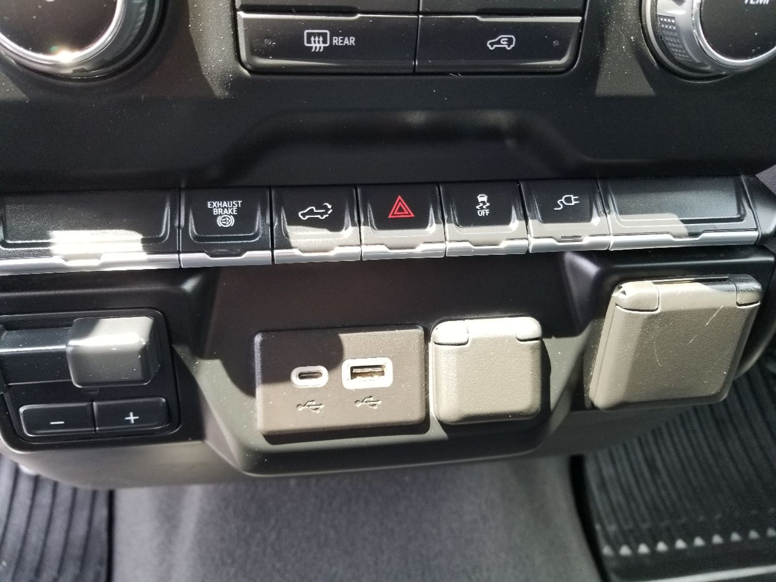 2022 Chevrolet Silverado 2500HD Custom photo 28