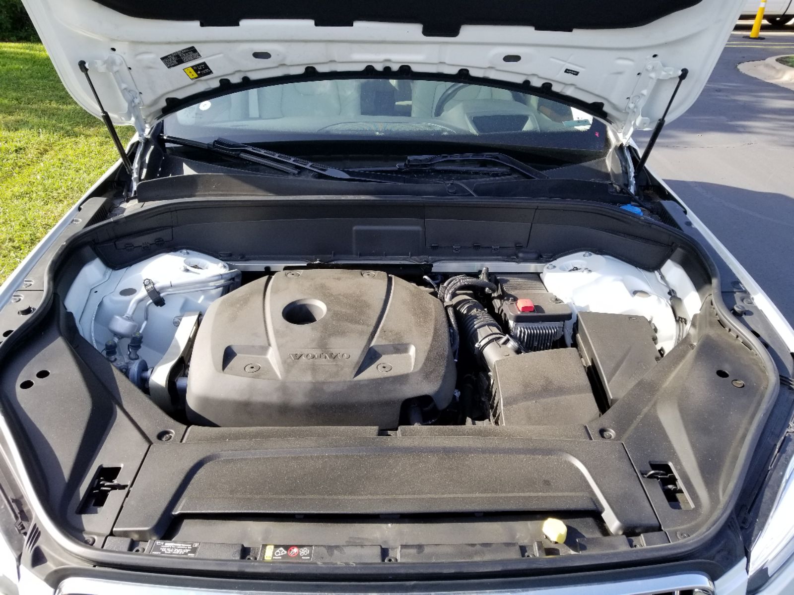 2022 Volvo XC90 T6 Momentum photo 11