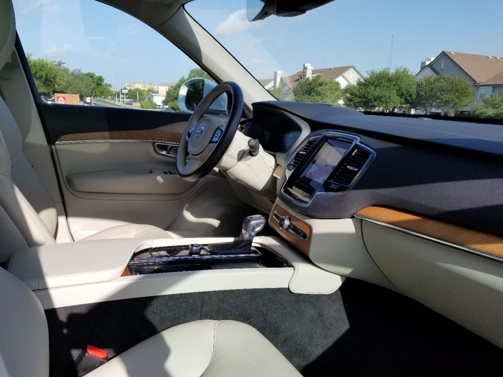 2022 Volvo XC90 T6 Momentum photo 14