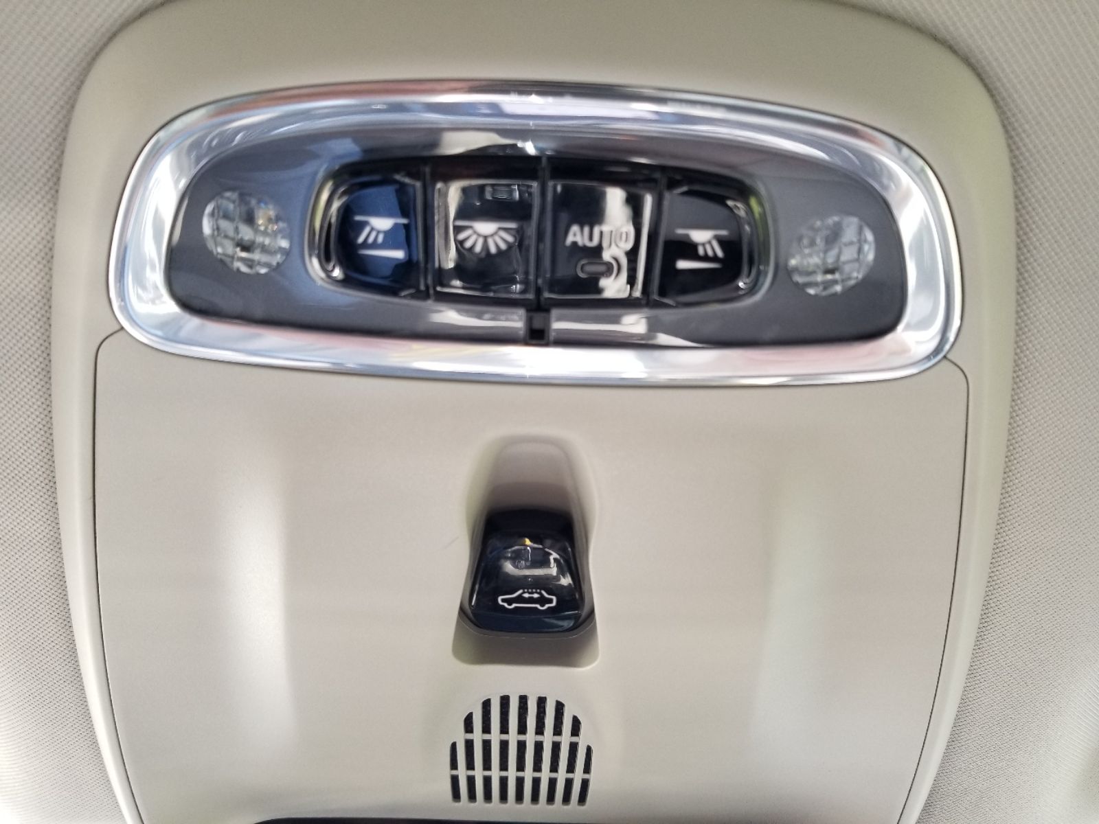 2022 Volvo XC90 T6 Momentum photo 30