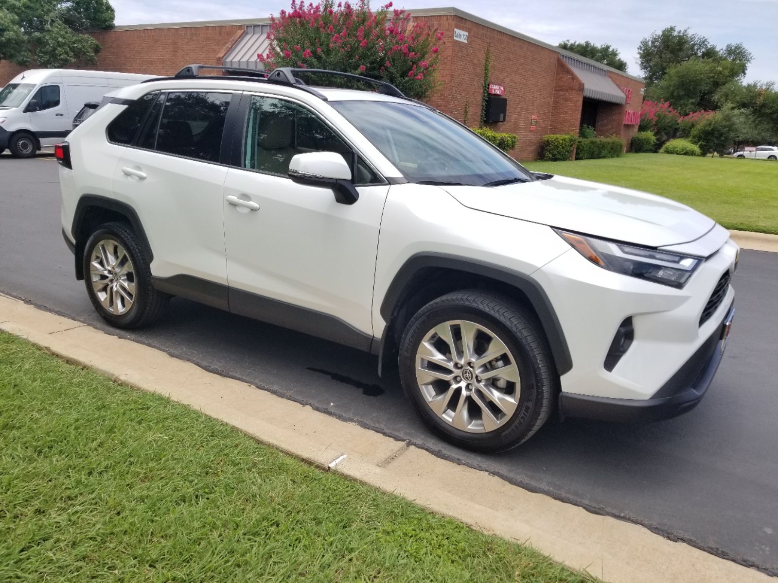 2023 Toyota RAV4 XLE Premium photo 2