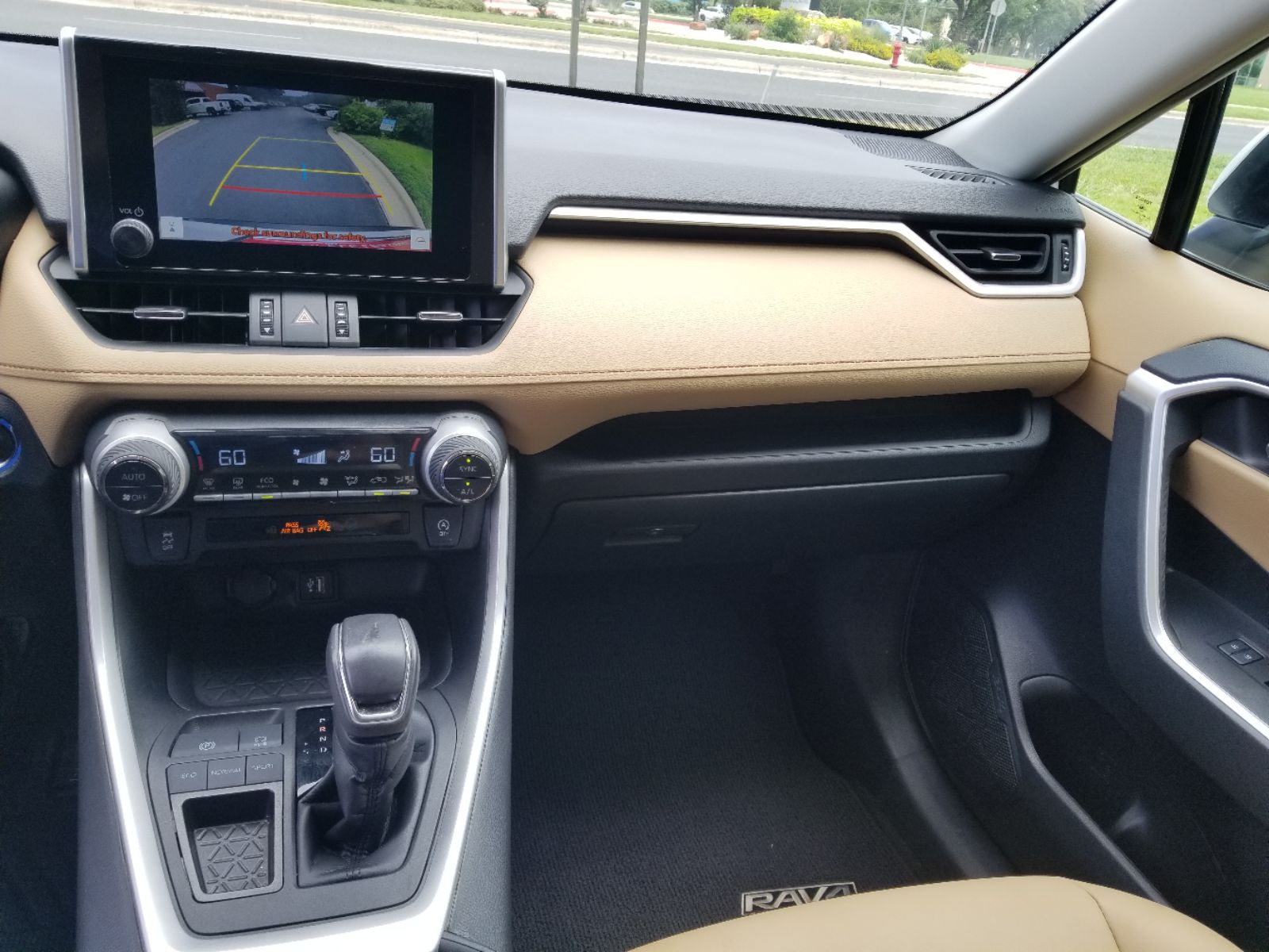 2023 Toyota RAV4 XLE Premium photo 8