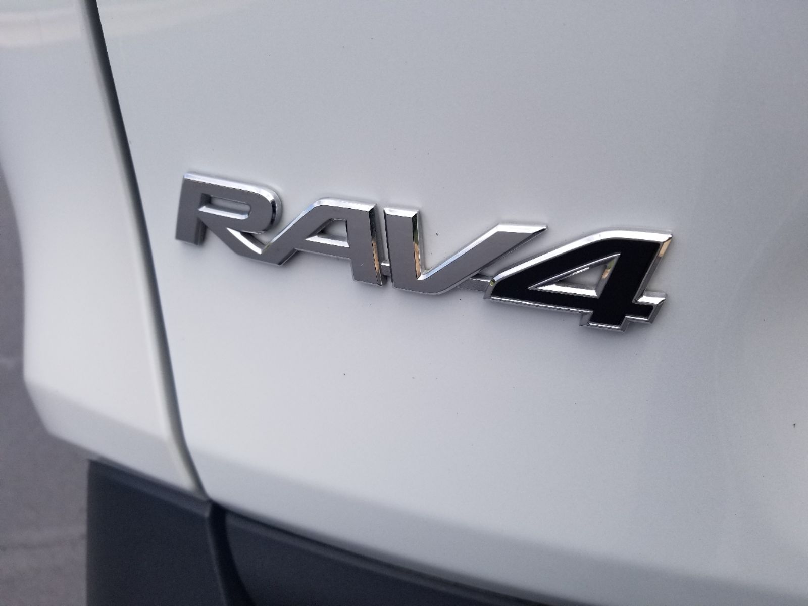 2023 Toyota RAV4 XLE Premium photo 13