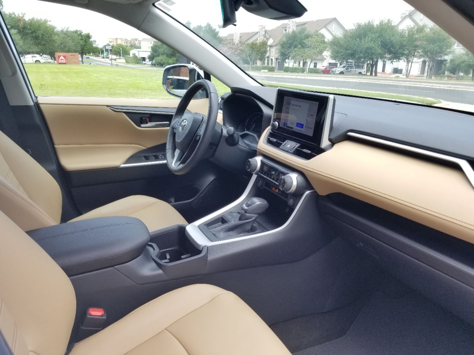 2023 Toyota RAV4 XLE Premium photo 15