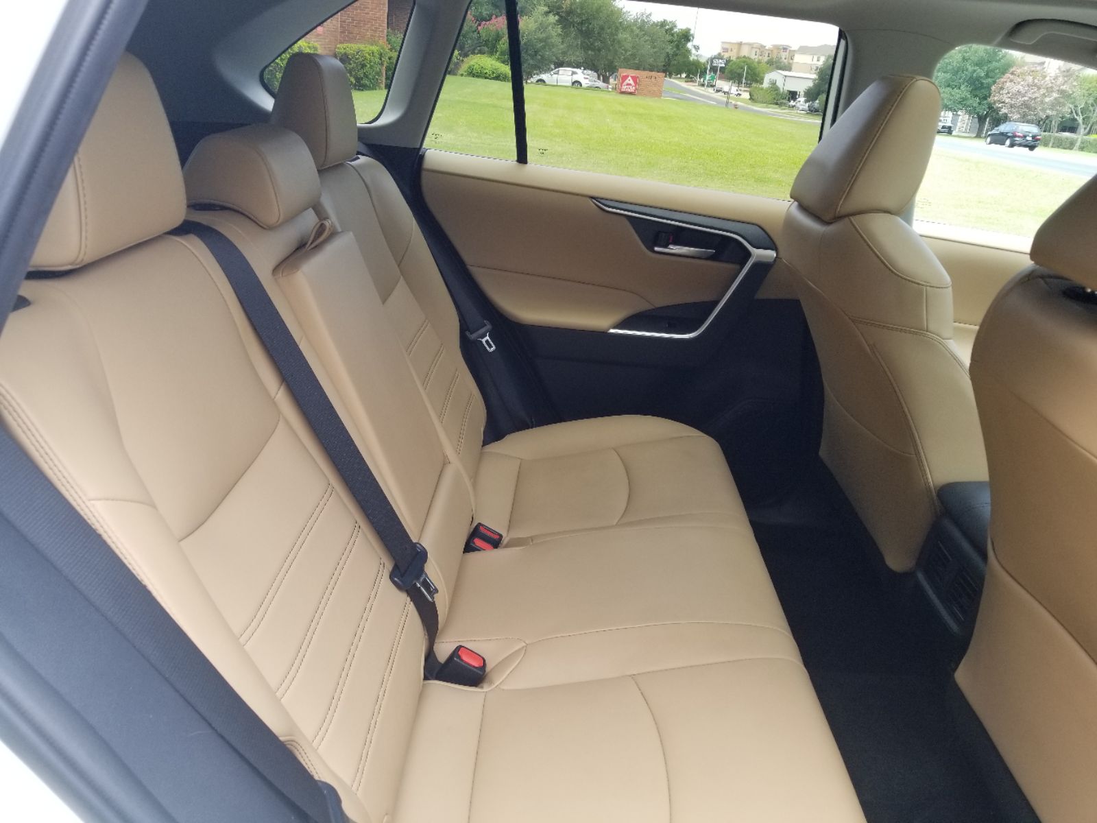 2023 Toyota RAV4 XLE Premium photo 19