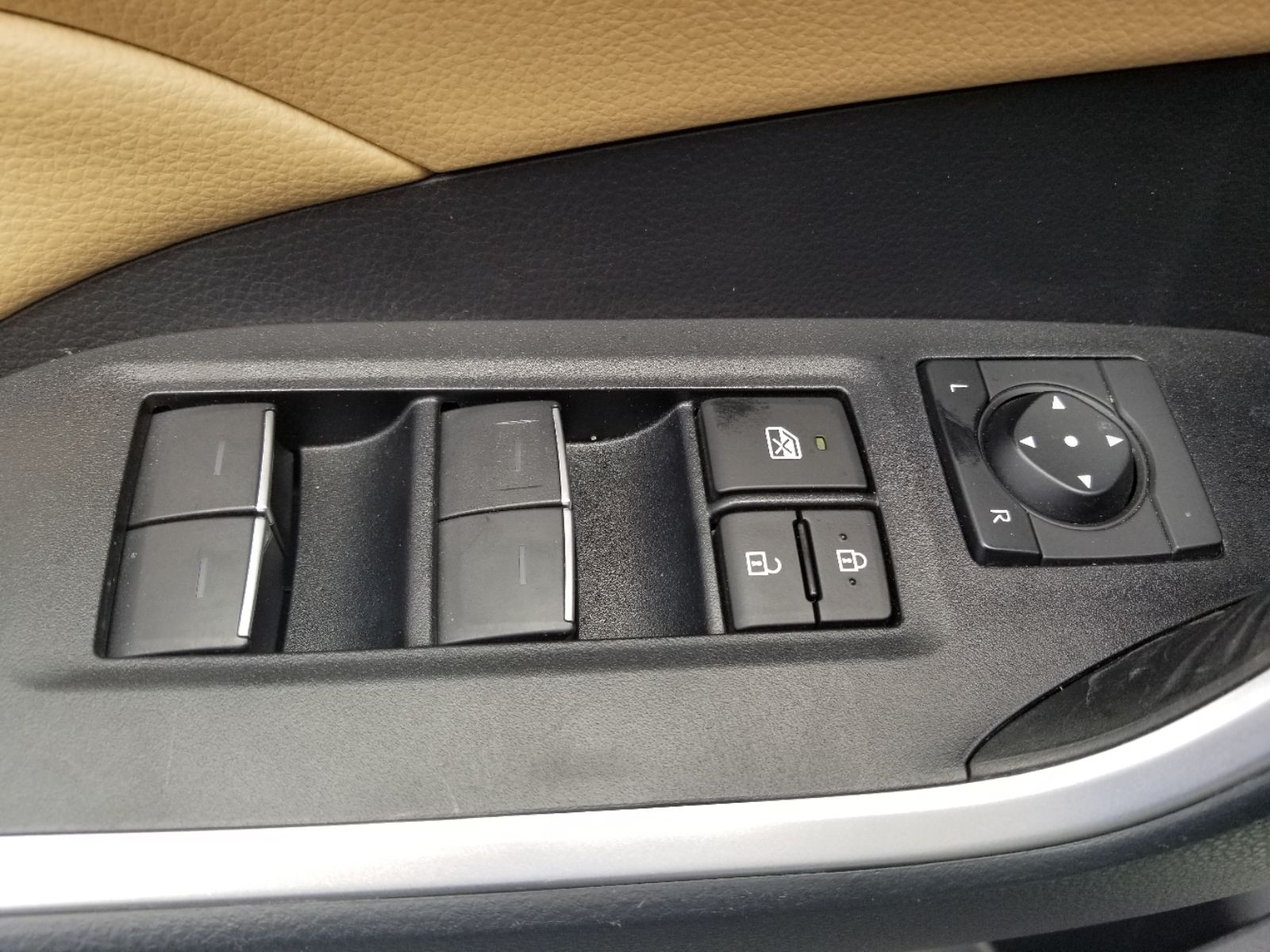 2023 Toyota RAV4 XLE Premium photo 23