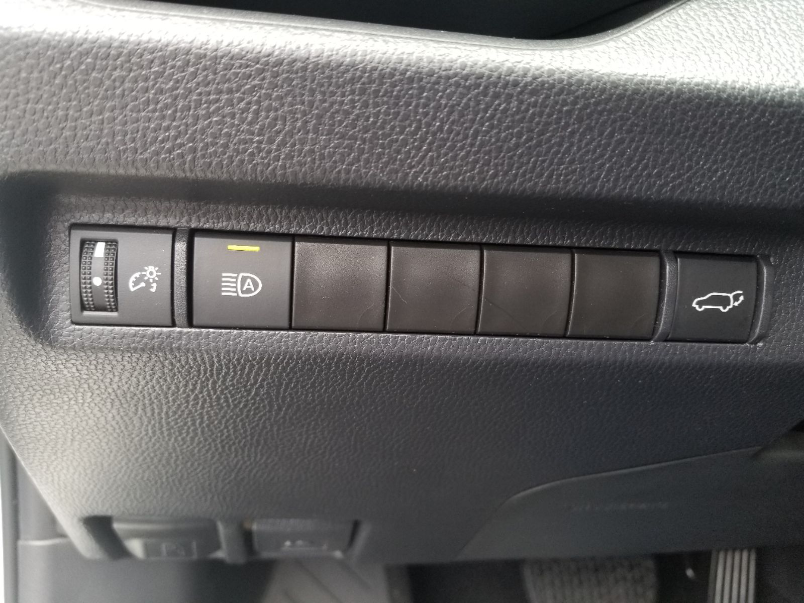 2023 Toyota RAV4 XLE Premium photo 24