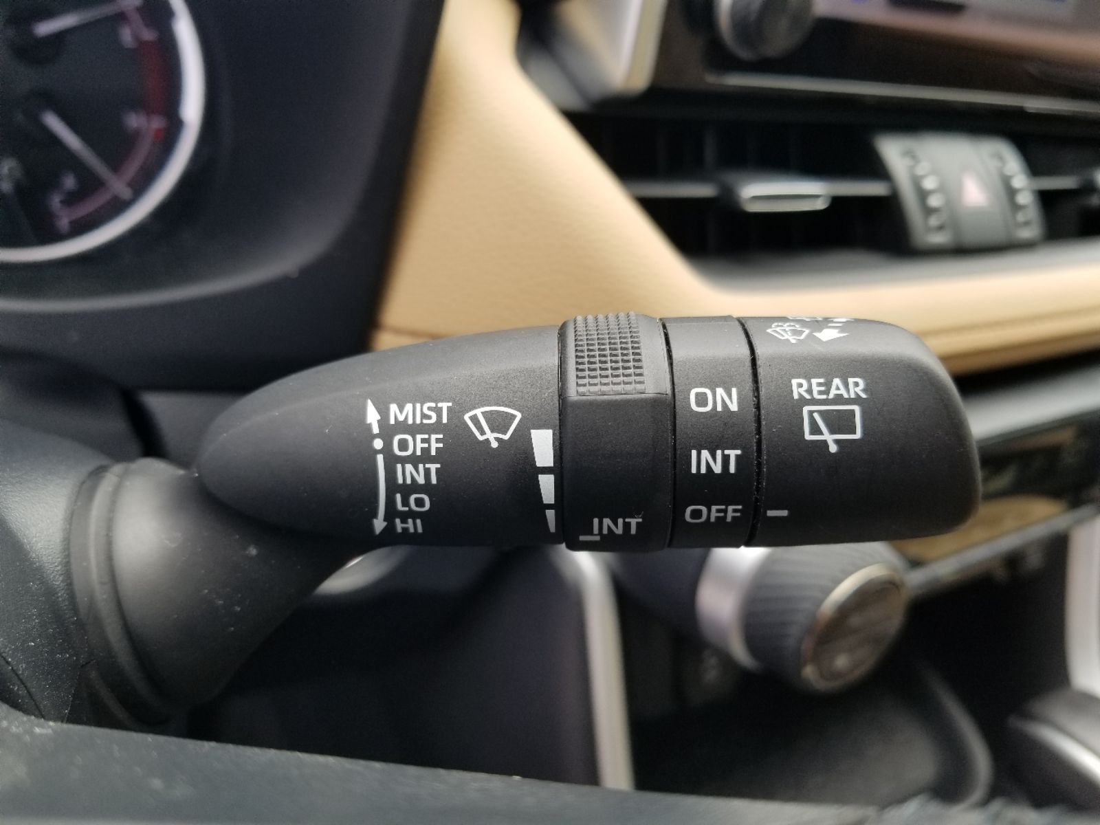 2023 Toyota RAV4 XLE Premium photo 25