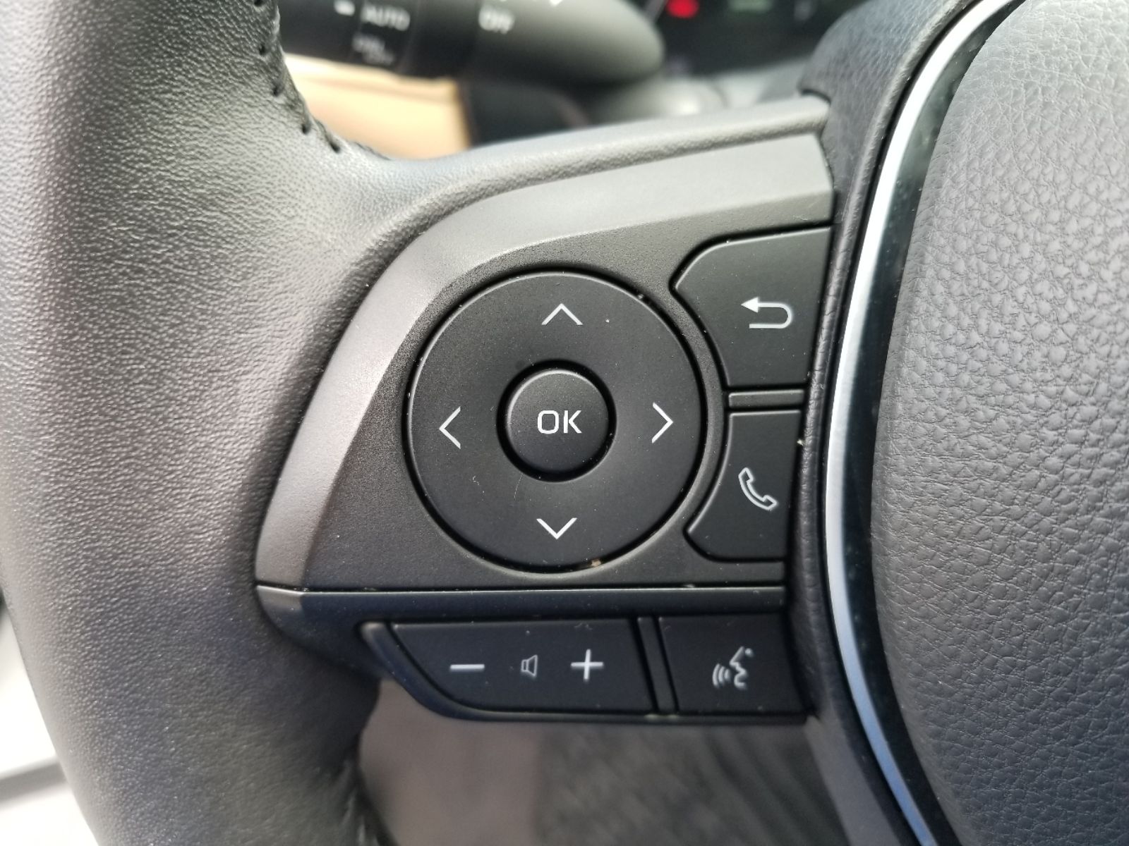 2023 Toyota RAV4 XLE Premium photo 26