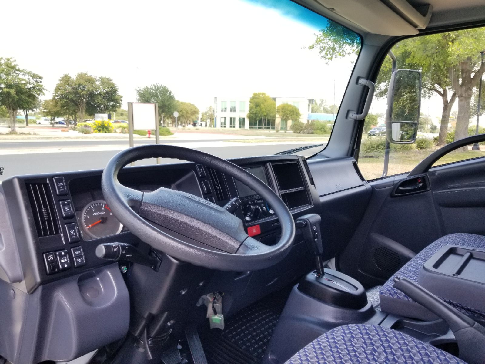 2022 Isuzu NRR Low Cab Forward photo 4
