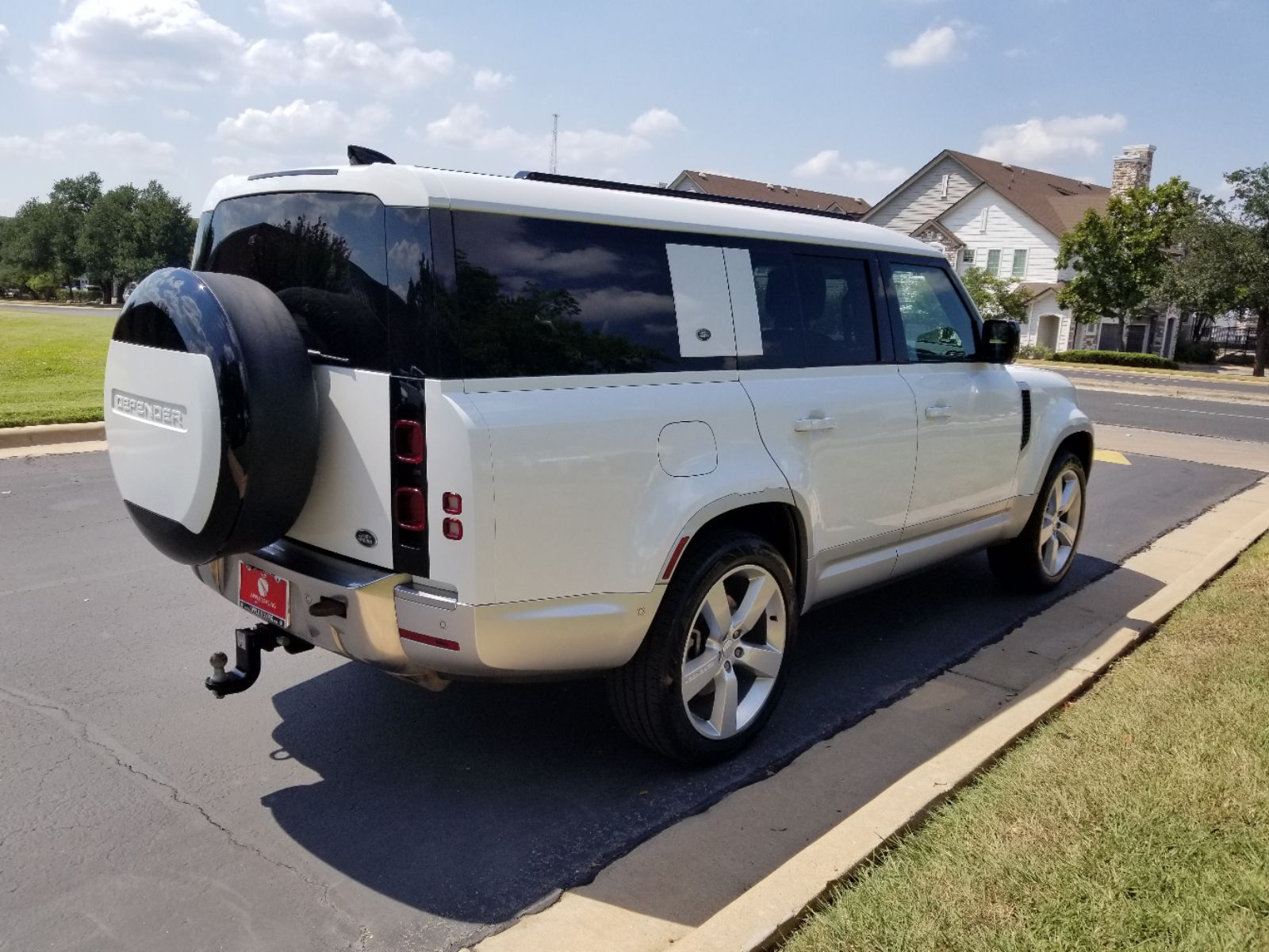 2023 Land Rover Defender 130 First Edition photo 2