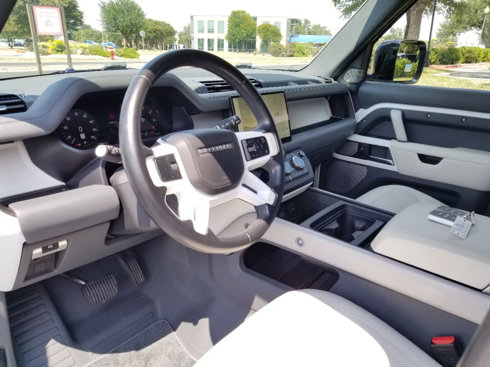 2023 Land Rover Defender 130 First Edition photo 3