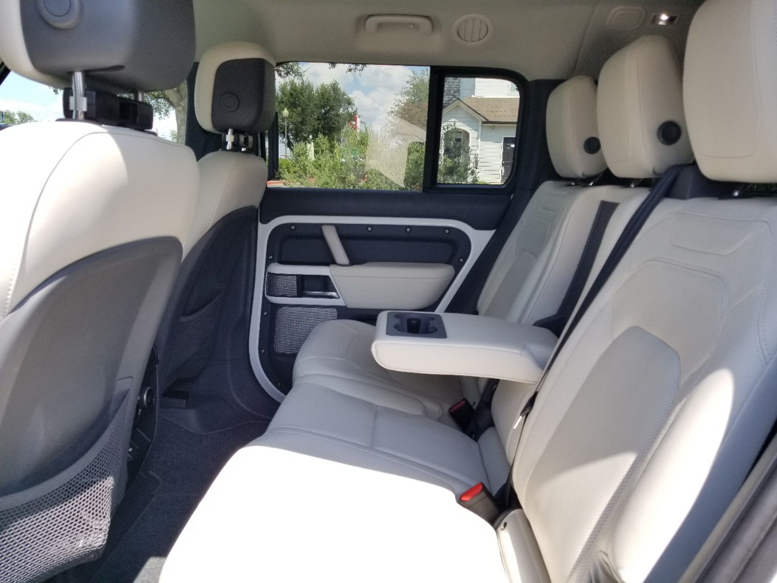 2023 Land Rover Defender 130 First Edition photo 4