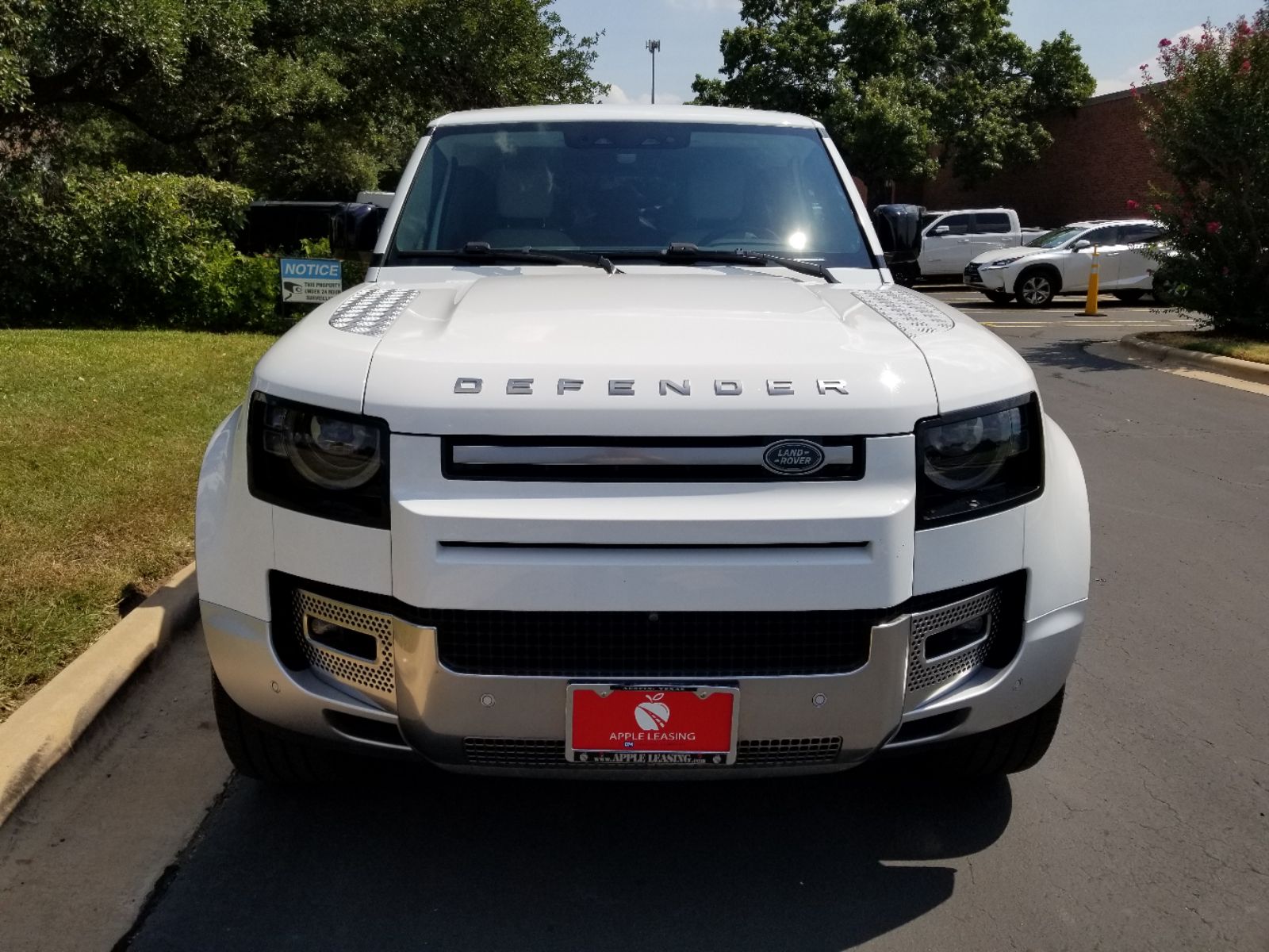 2023 Land Rover Defender 130 First Edition photo 9
