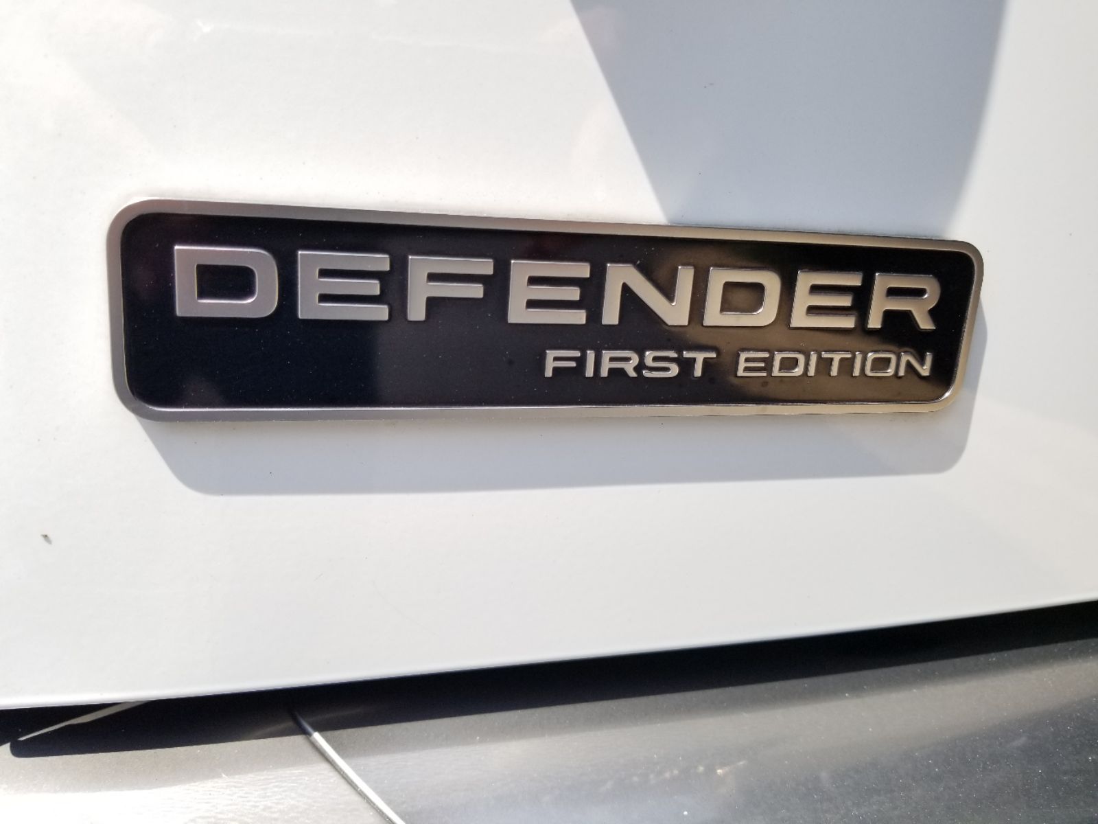 2023 Land Rover Defender 130 First Edition photo 11