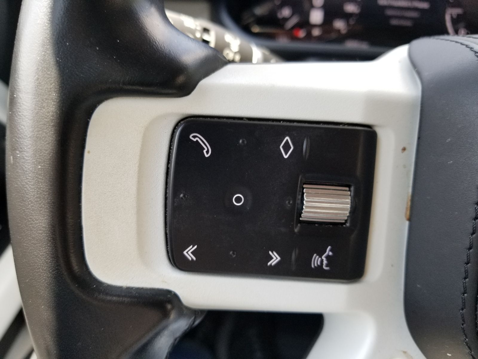 2023 Land Rover Defender 130 First Edition photo 22