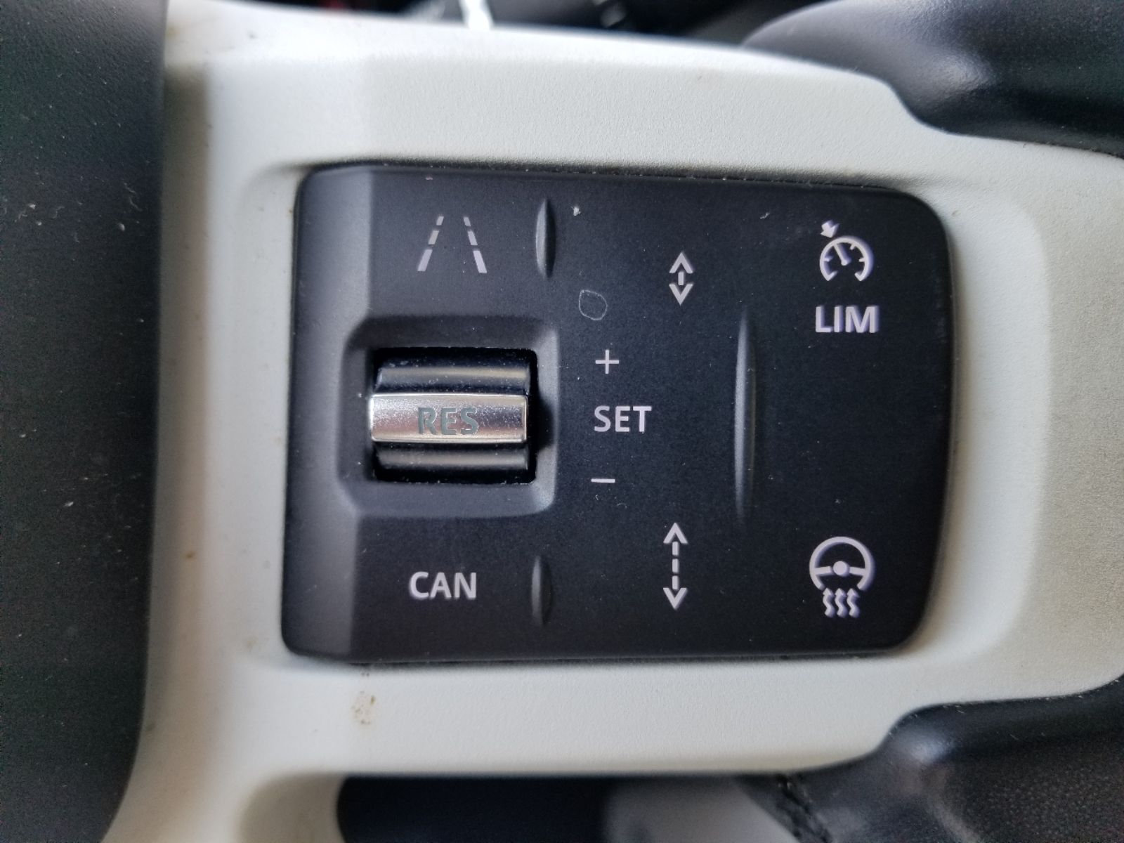 2023 Land Rover Defender 130 First Edition photo 23