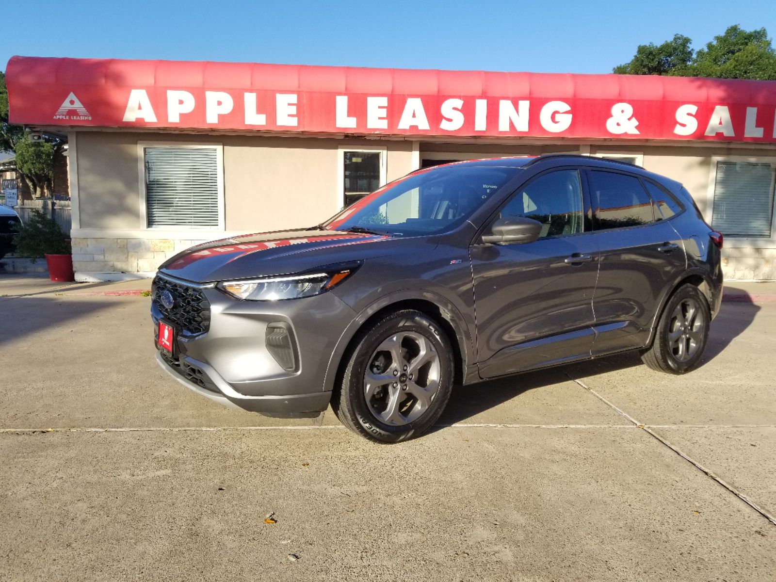 2023 Ford Escape ST-Line FWD's photo