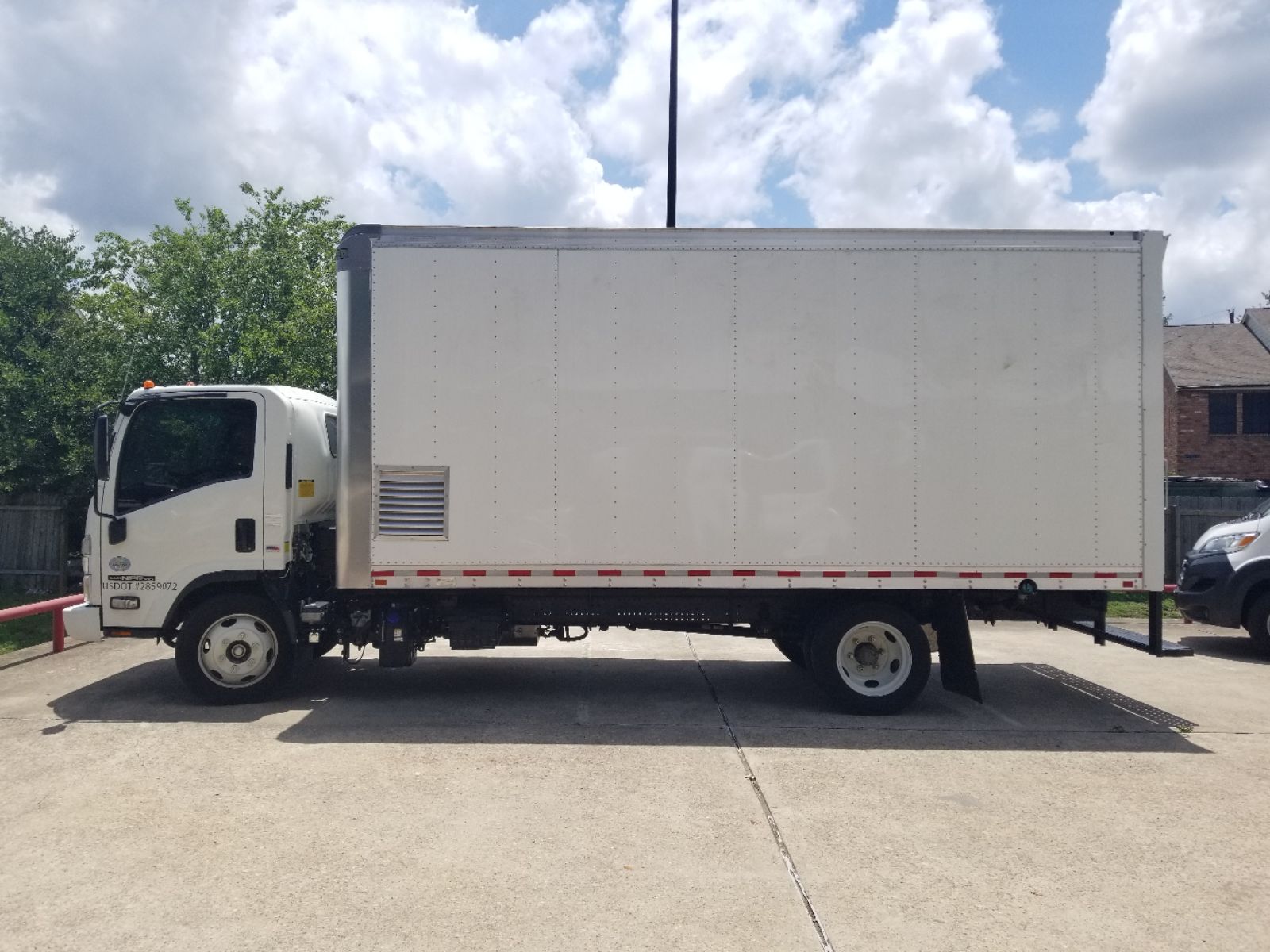 2023 Isuzu NPR-HD's photo