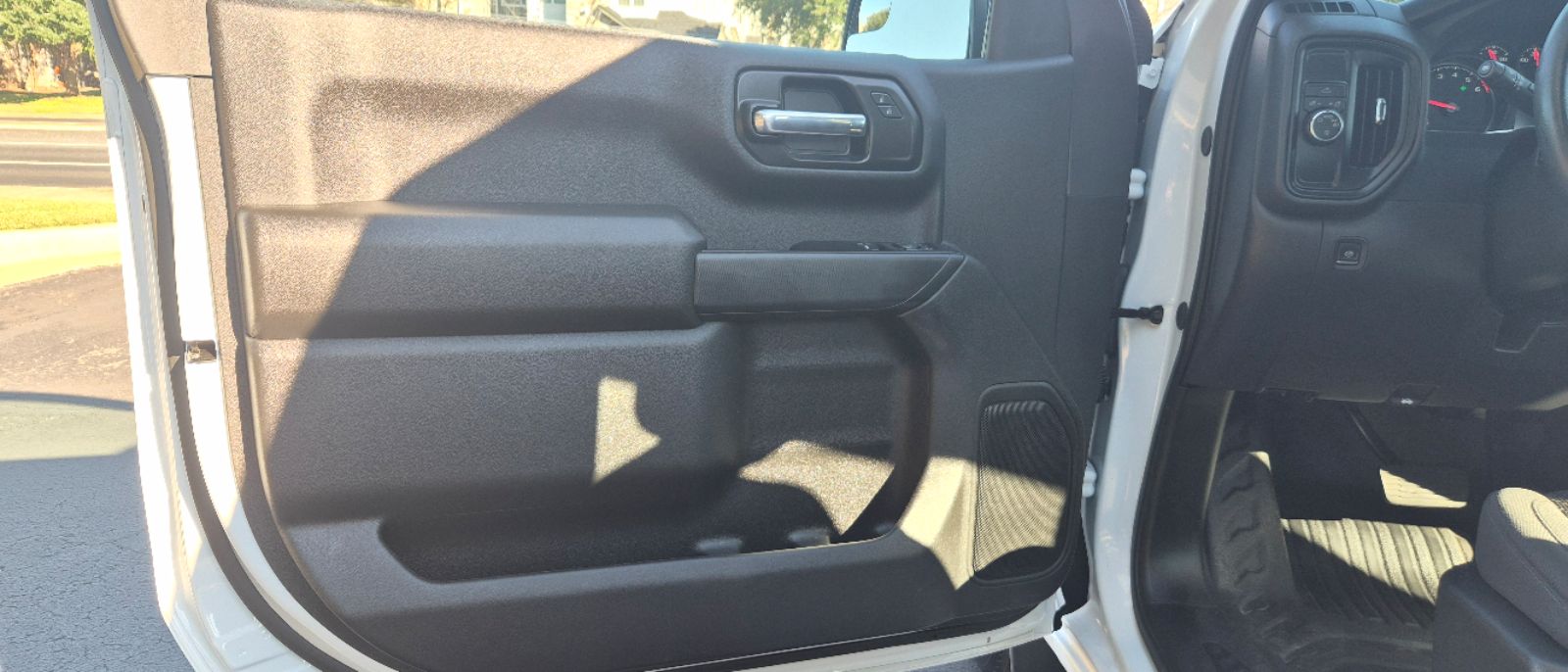 Photo 10 of this Chevrolet Silverado 1500