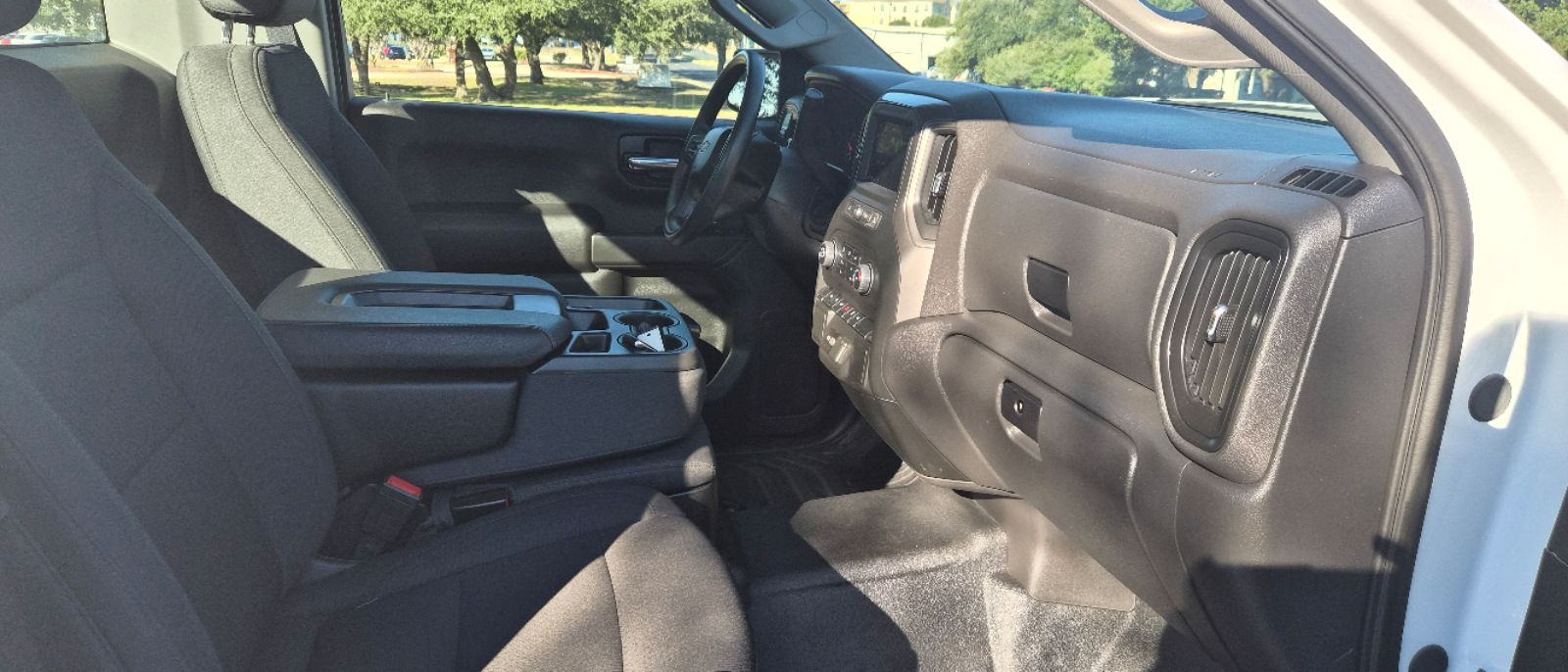 Photo 18 of this Chevrolet Silverado 1500