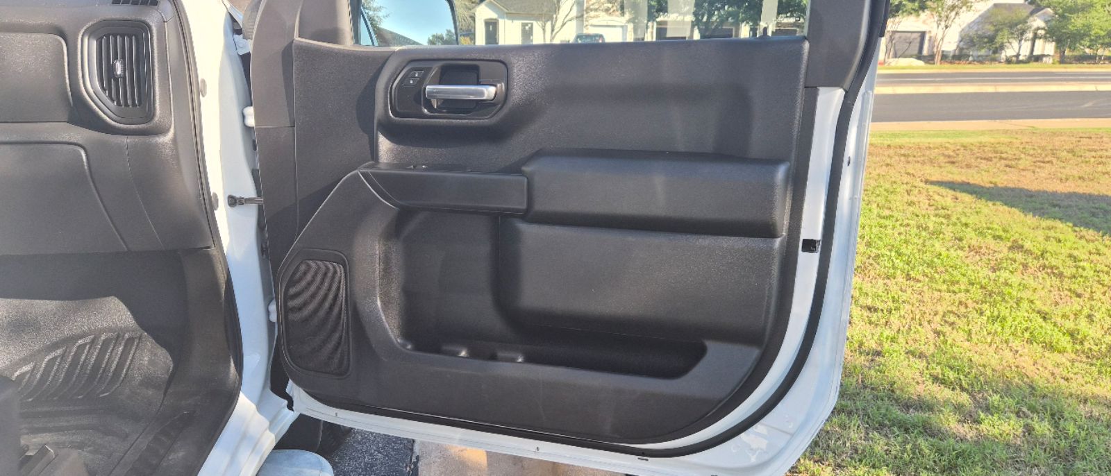 Photo 19 of this Chevrolet Silverado 1500