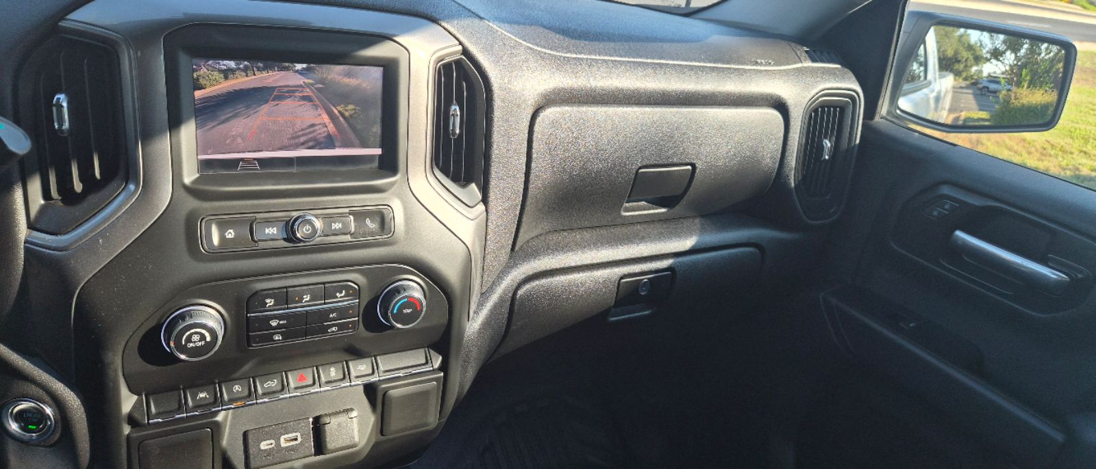 Photo 8 of this Chevrolet Silverado 1500