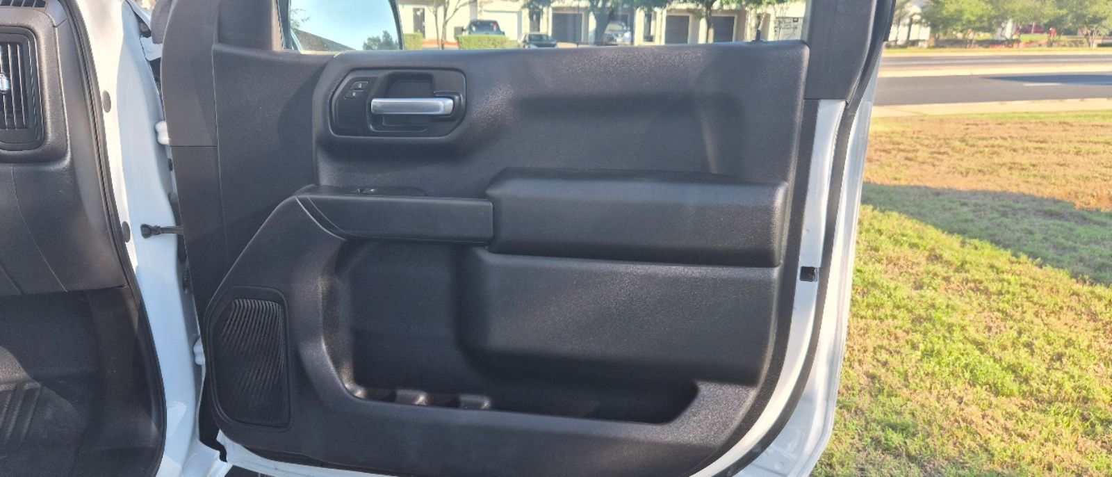 Photo 18 of this Chevrolet Silverado 1500