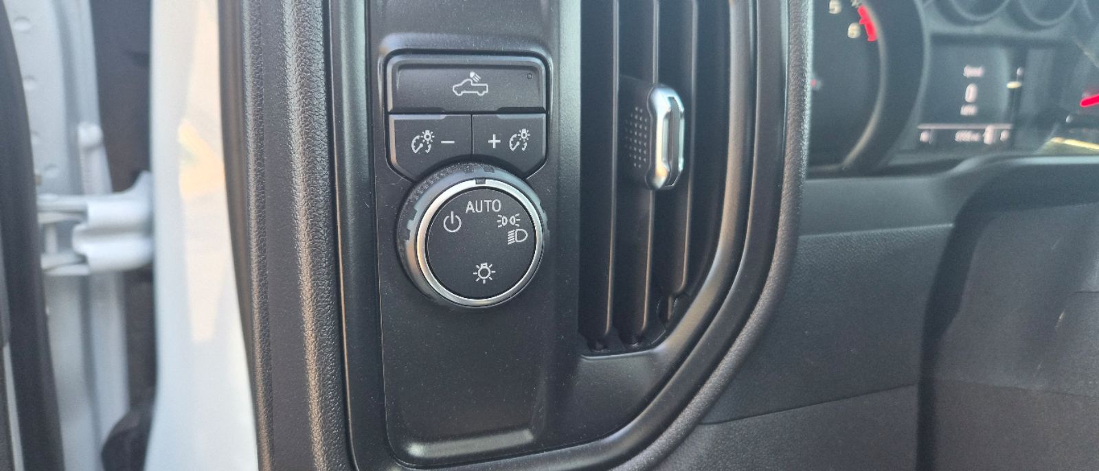 Photo 22 of this Chevrolet Silverado 1500