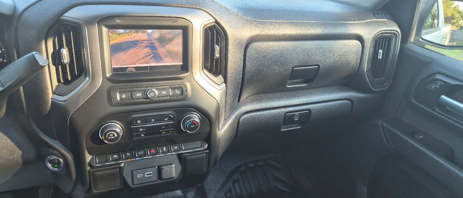 Photo 8 of this Chevrolet Silverado 1500
