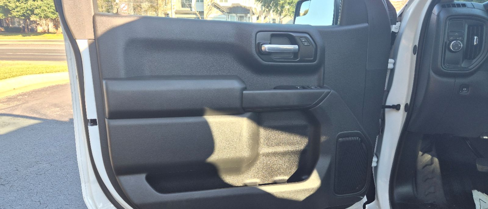 Photo 10 of this Chevrolet Silverado 1500