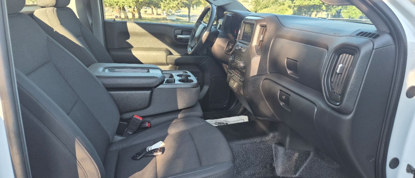 Photo 18 of this Chevrolet Silverado 1500