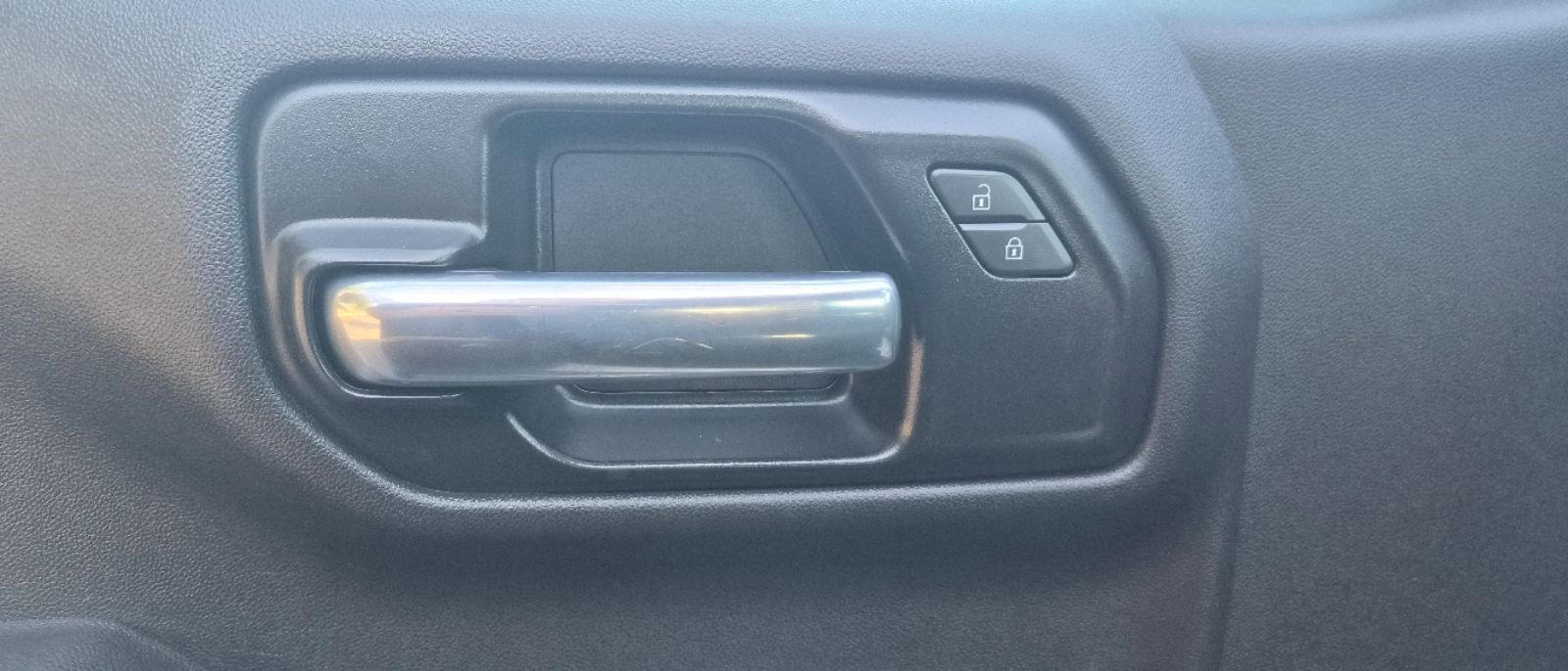 Photo 21 of this Chevrolet Silverado 1500