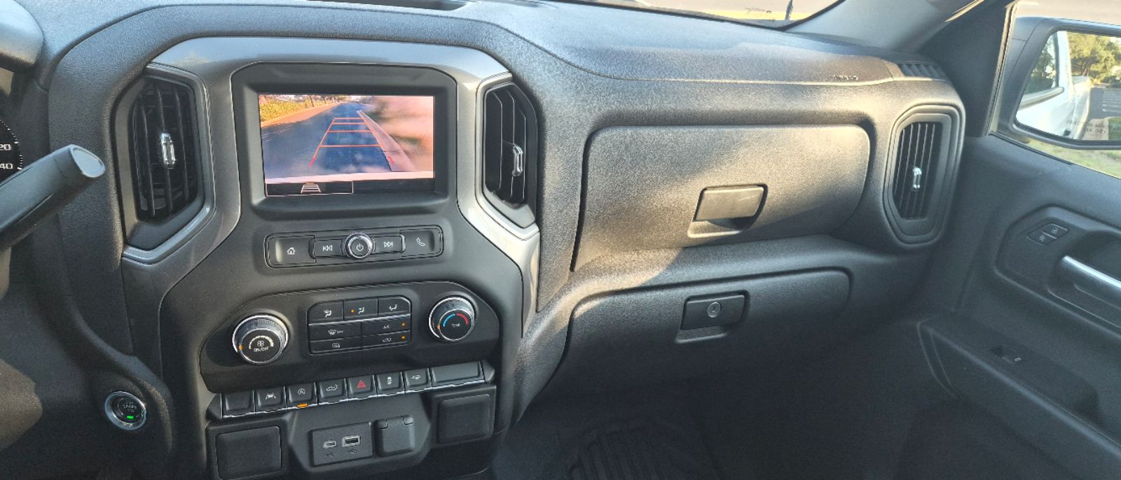 Photo 8 of this Chevrolet Silverado 1500