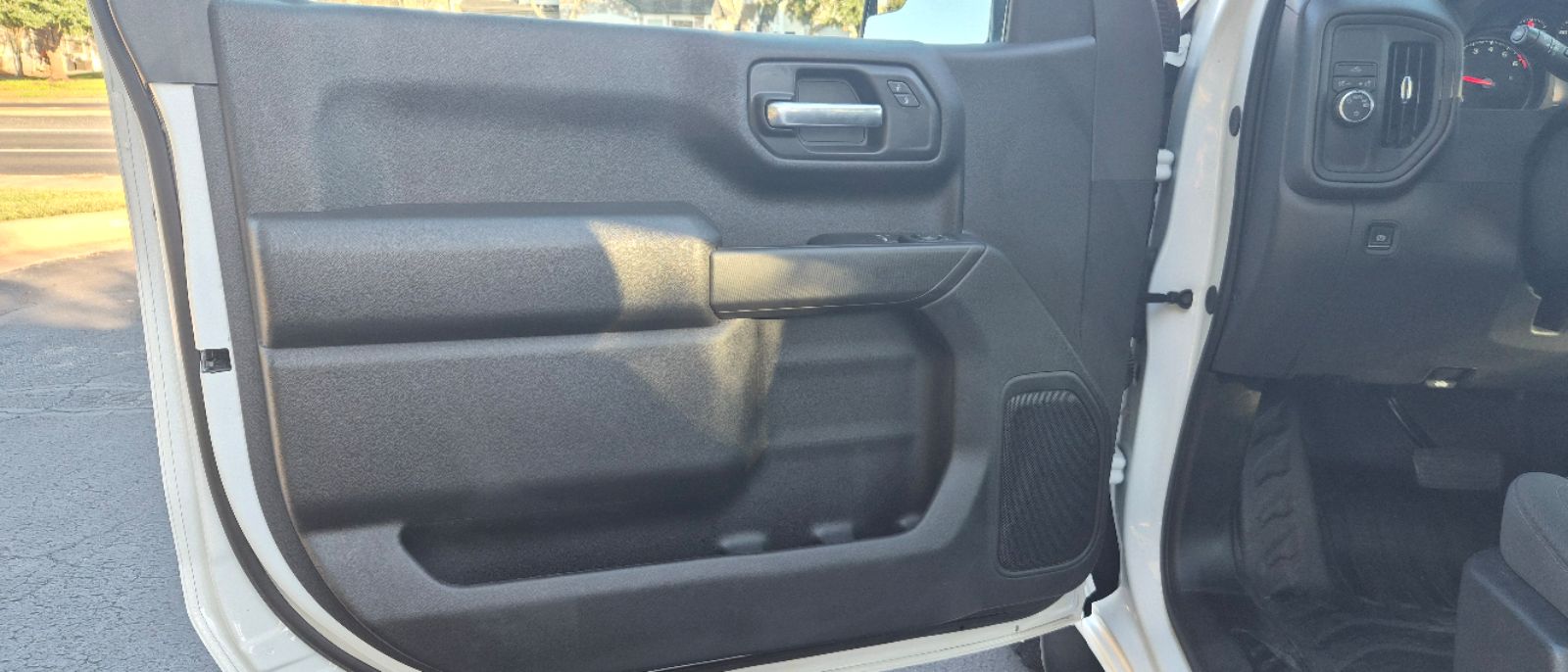 Photo 10 of this Chevrolet Silverado 1500
