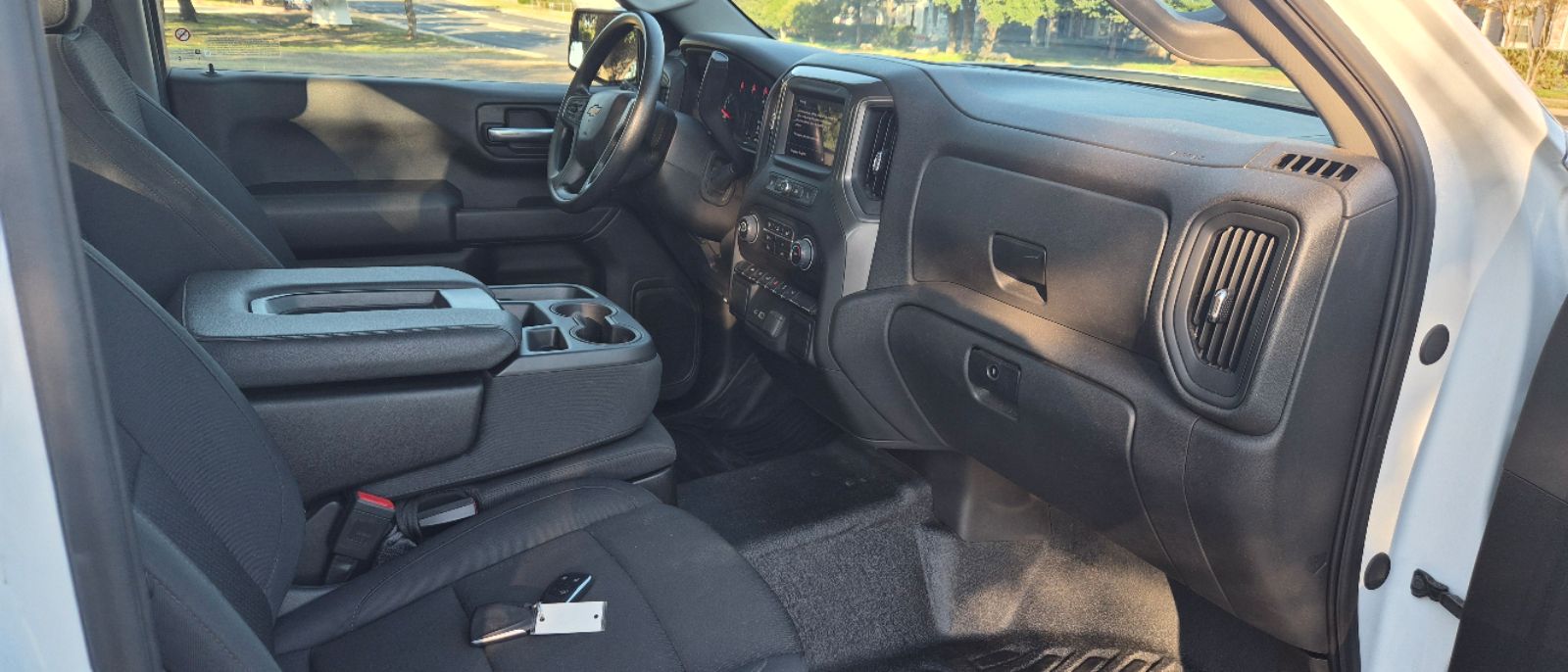 Photo 18 of this Chevrolet Silverado 1500
