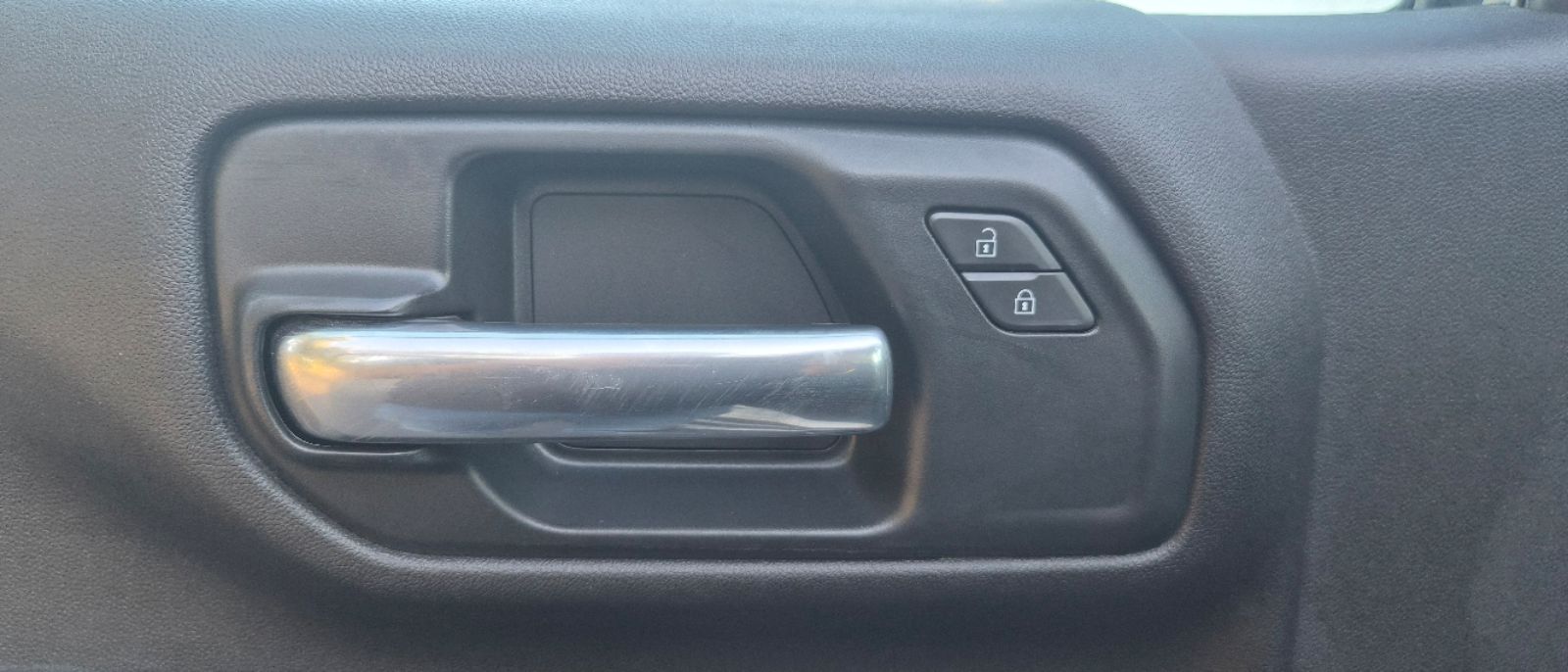 Photo 21 of this Chevrolet Silverado 1500