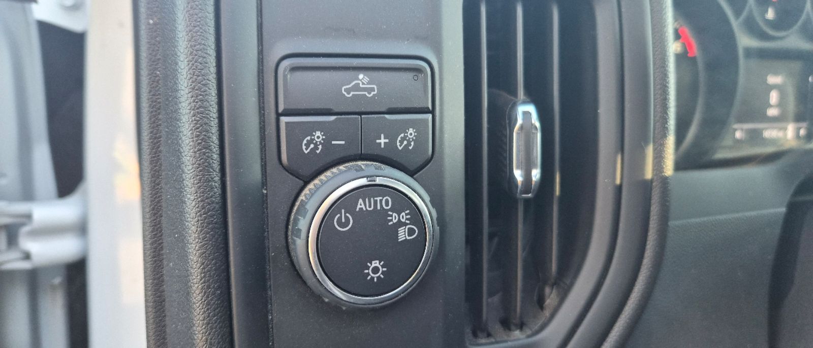 Photo 23 of this Chevrolet Silverado 1500