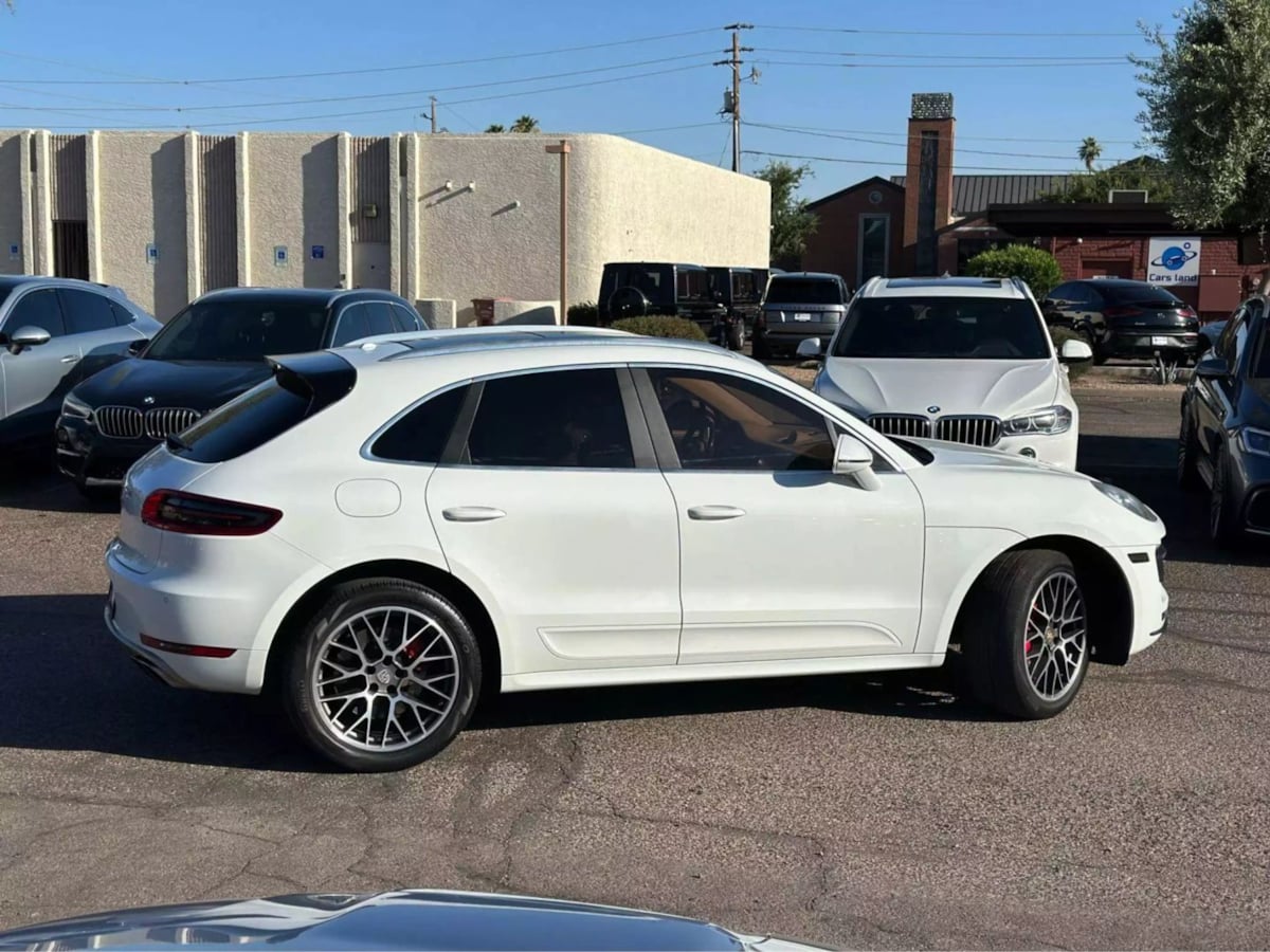 2016 Porsche Macan Turbo photo 3