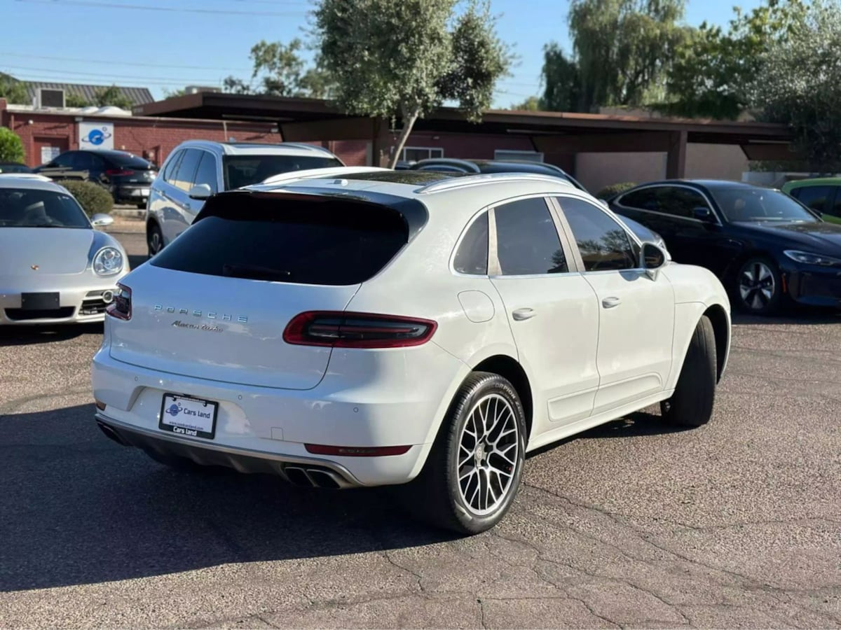 2016 Porsche Macan Turbo photo 4