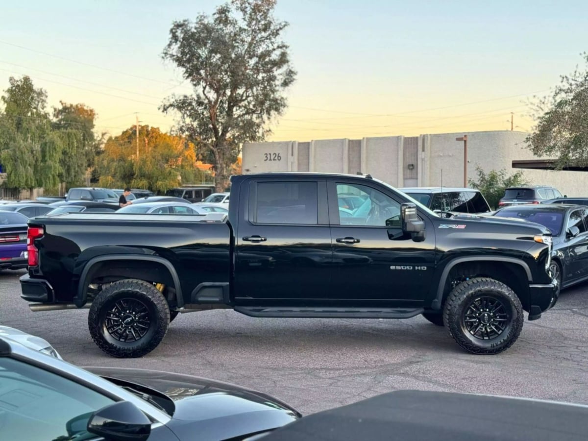 2024 Chevrolet Silverado 2500HD ZR2 photo 3