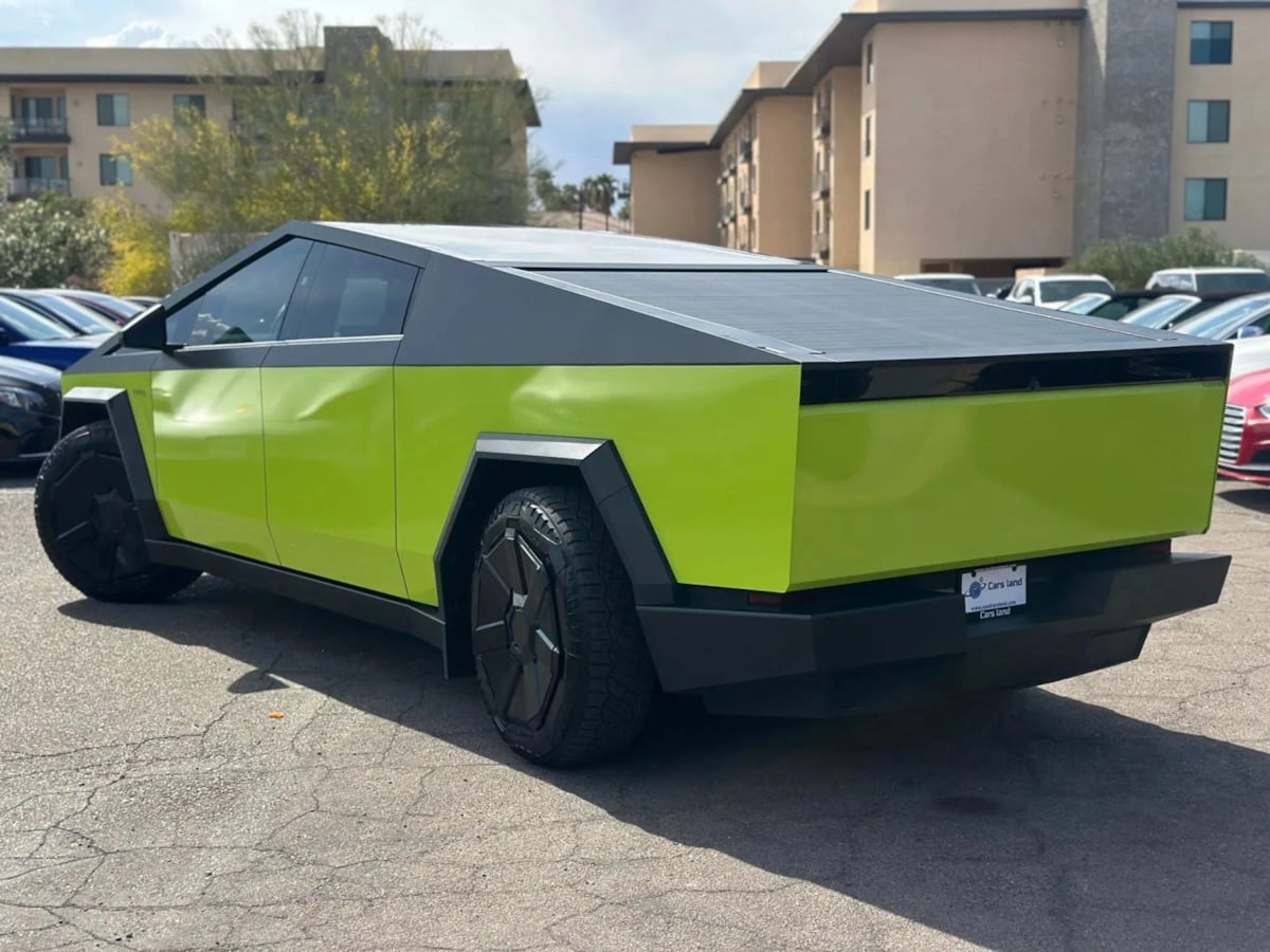 2024 Tesla Cybertruck photo 4