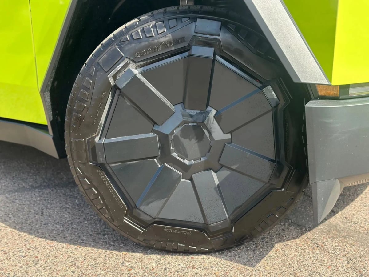 2024 Tesla Cybertruck photo 6