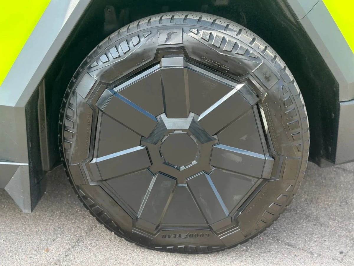 2024 Tesla Cybertruck photo 8