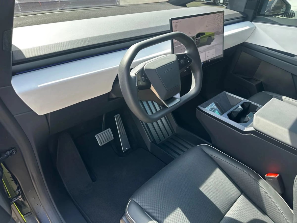 2024 Tesla Cybertruck photo 9