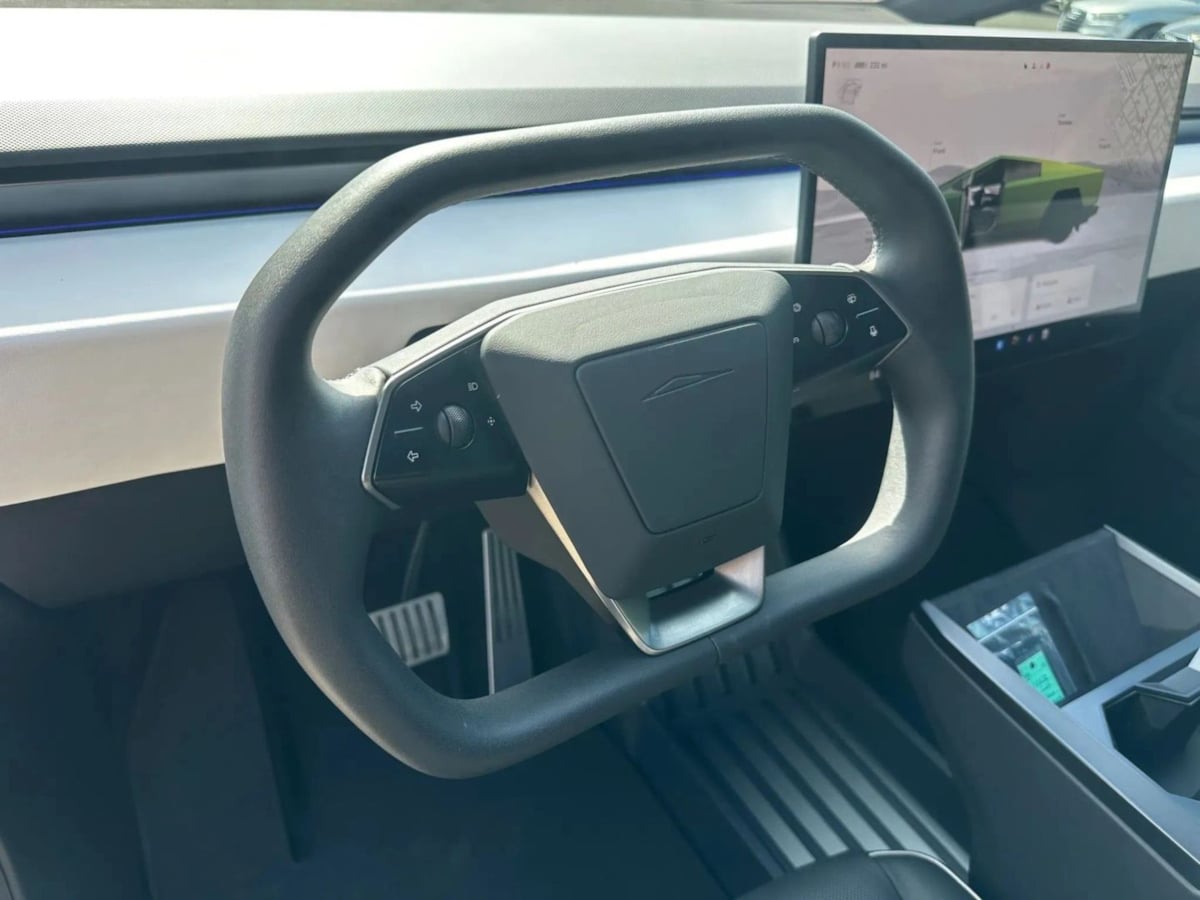 2024 Tesla Cybertruck photo 10